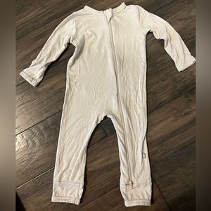 Kyte Baby zippered romper 6-12 months oat